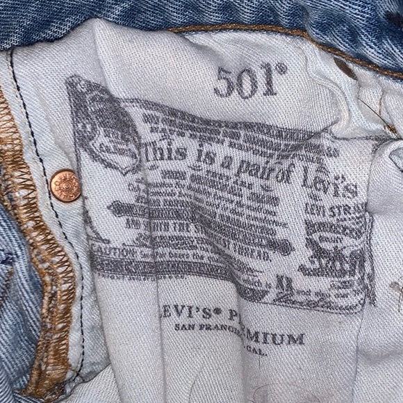 Levis 5 button 501 high rise shorts - Picture 6 of 7